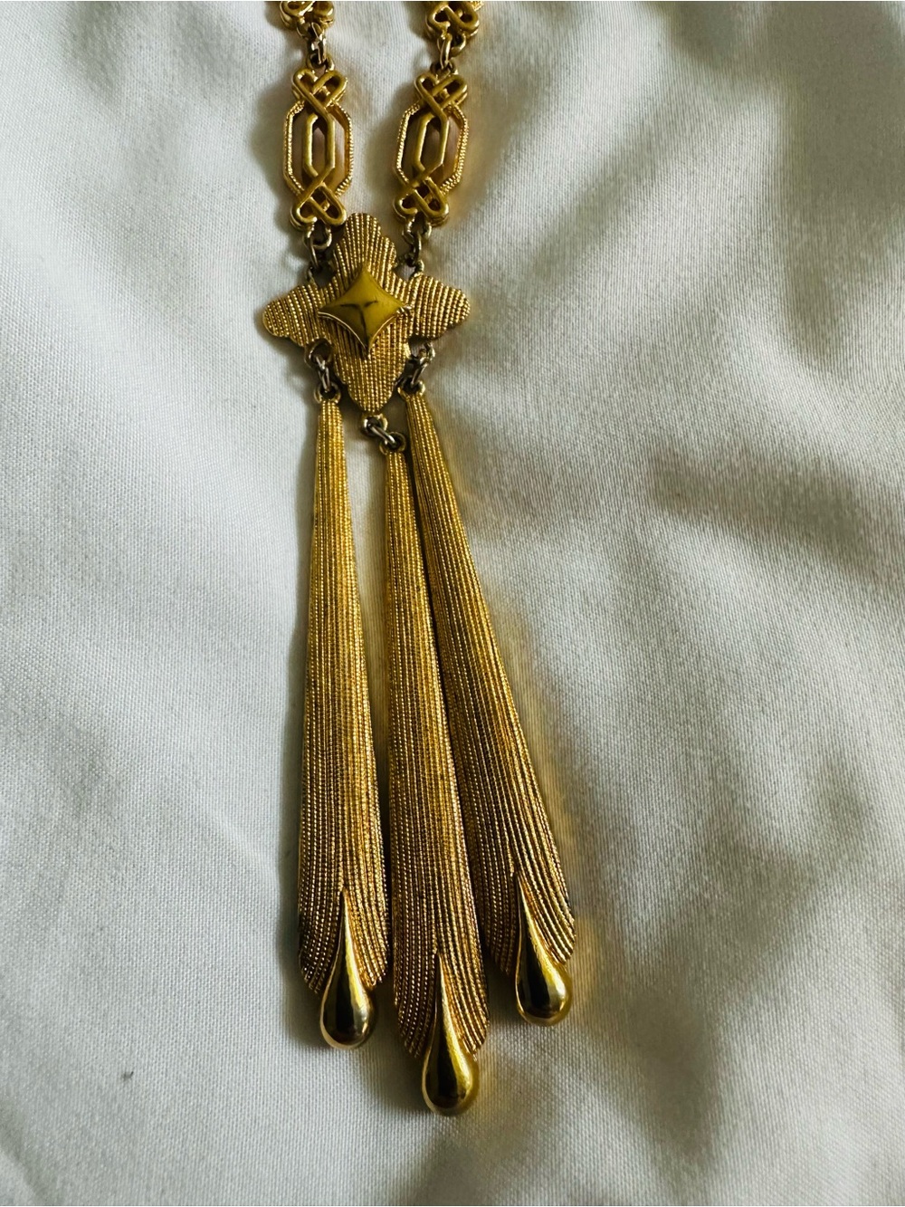 Vintage Crown Trifari Elegant Gold-Tone Pendant Necklace with Three Tassels - Picture 4 of 5